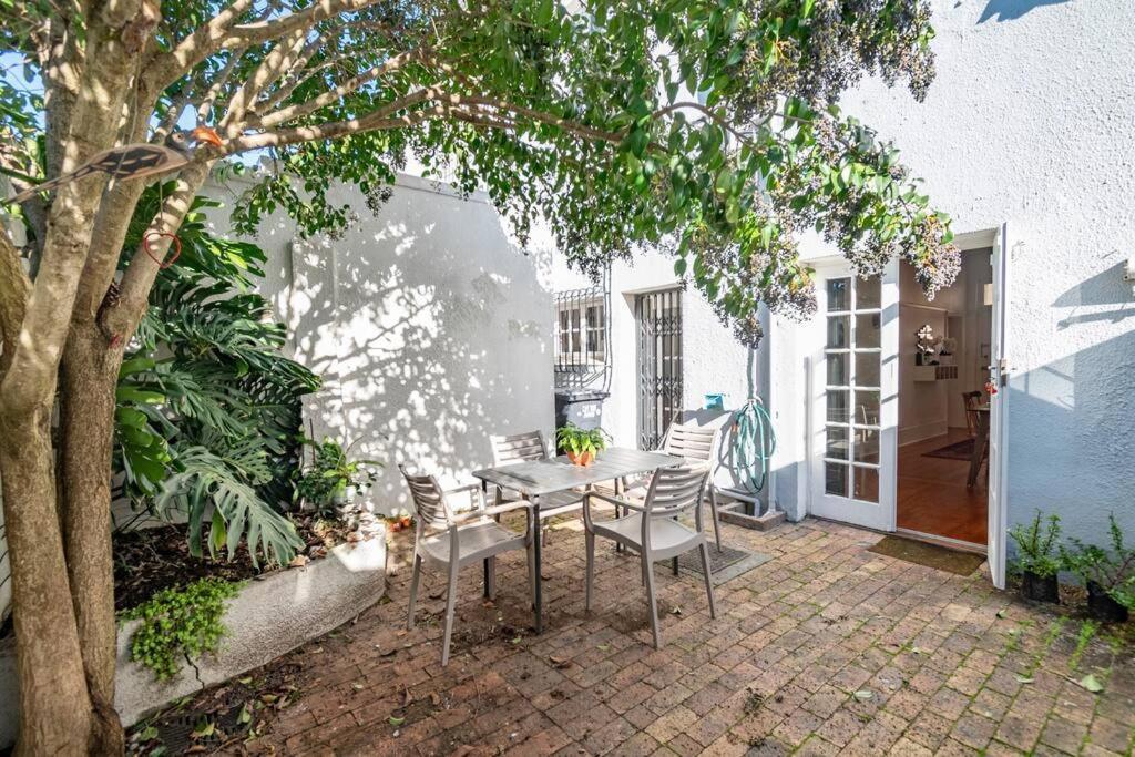 Enchanting Abode In Rosebank Apartment *